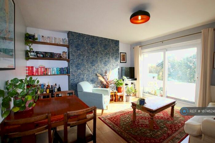 2 Bedroom Flat To Rent In The Woodlands, London, SE19