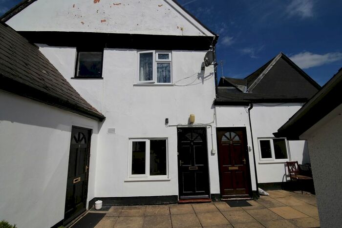 3 Bedroom Flat To Rent In Fore Street, Cullompton, EX15