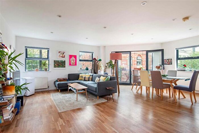 2 Bedroom Flat For Sale In Quaker Street, Spitalfields, E1