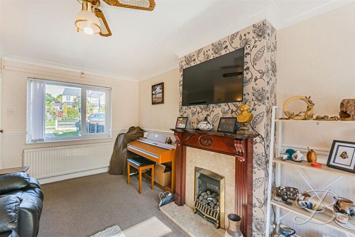 3 Bedroom Terraced House For Sale In Sherwood Street, Warsop, Mansfield, NG20