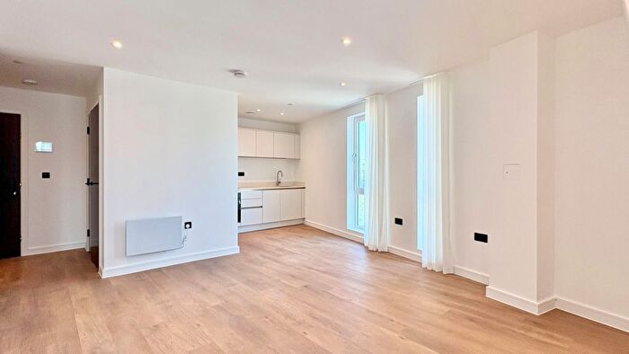 1 Bedroom Flat To Rent In Windsor Bridge Road, Bath, BA2
