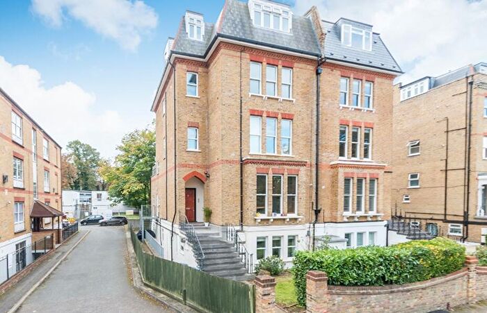 2 Bedroom Flat To Rent In The Gardens London, SE22