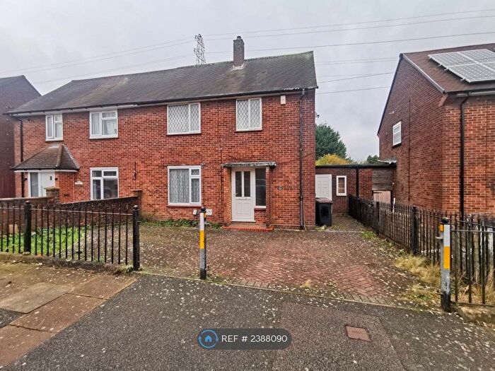 3 Bedroom Semi-Detached House To Rent In The Grove, Luton, LU1