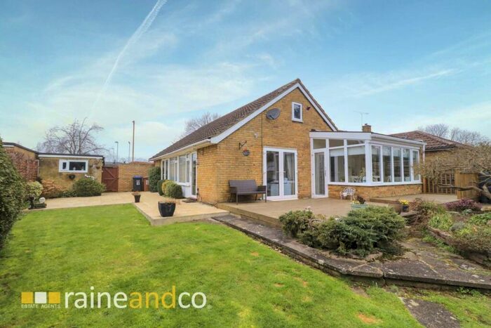 2 Bedroom Bungalow To Rent In Briars Lane, Hatfield, AL10