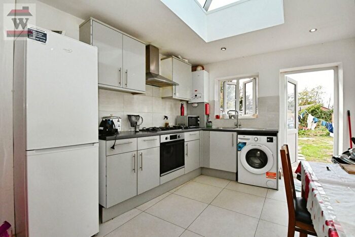 2 Bedroom Flat To Rent In Spring Grove Crescent, Hounslow, TW3