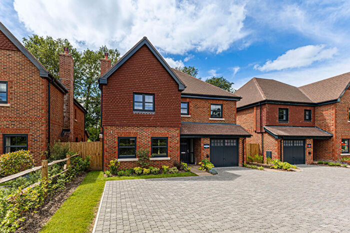 4 Bedroom Detached House For Sale In Oakland Grove Ridgley Road, Godalming, GU8