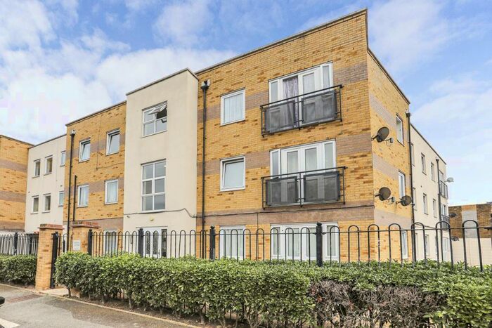 2 Bedroom Flat To Rent In Luton Road, E13