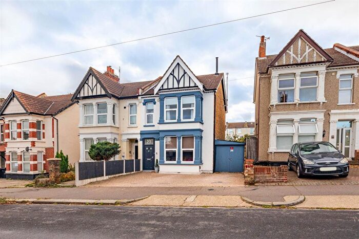 4 Bedroom Semi Detached House For Sale In Honiton Road, Southend-On-Sea, SS1