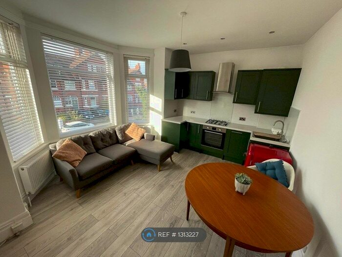 2 Bedroom Flat To Rent In Athol Road, Manchester M16