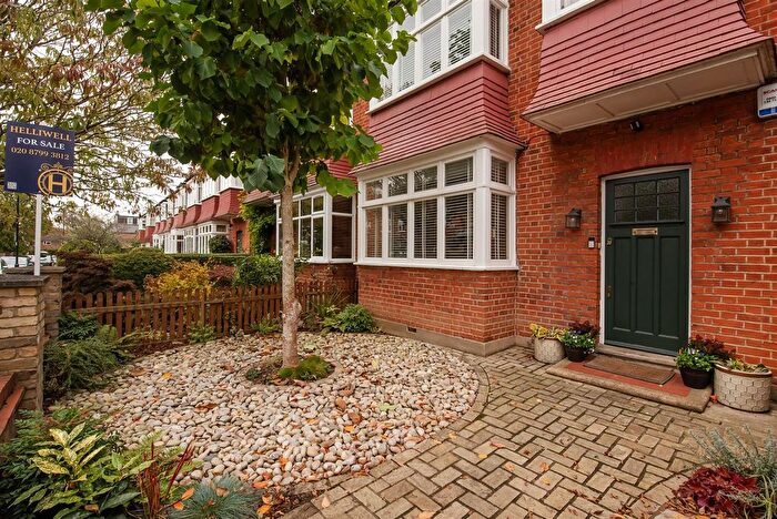 5 Bedroom Semi-Detached House For Sale In Kerrison Road, Ealing, W5