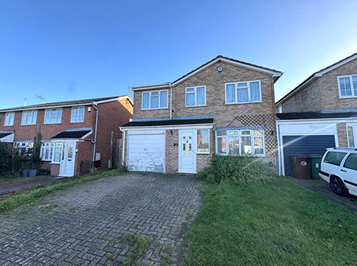 4 Bedroom Link Detached House For Sale In Swallow Close, Buckingham, MK18