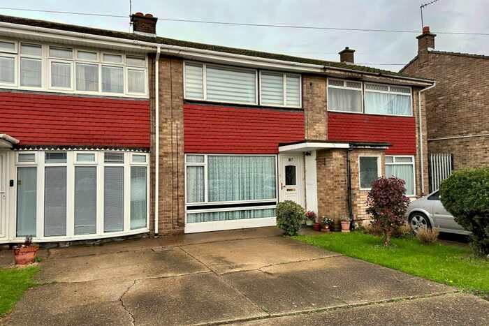 3 Bedroom Terraced House For Sale In Byron Gardens, Tilbury, RM18