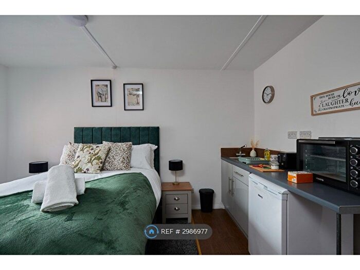 Studio To Rent In Altofts Lane, Castleford, WF10