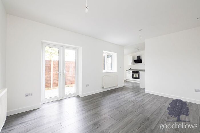 3 Bedroom Detached House To Rent In Parkview Close, Carshalton, SM5