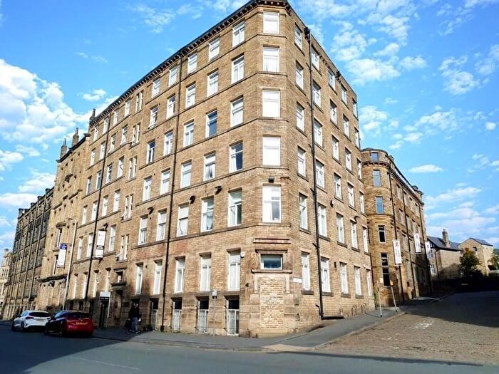 2 Bedroom Flat To Rent In Sunbridge Rd, Airedale House, Bradford, West Yorkshire, BD1