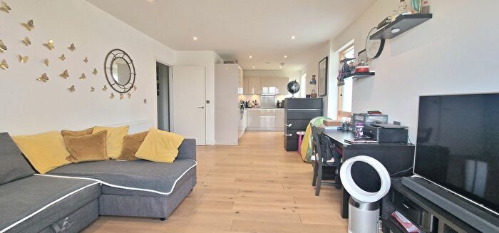 1 Bedroom Flat To Rent In Riverwell Close, Watford, WD18