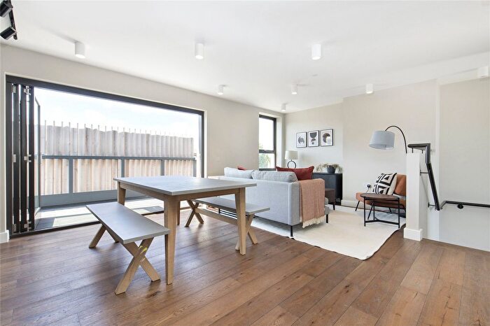 2 Bedroom Flat To Rent In Wimbledon Park Road, London, SW19