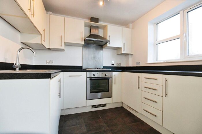 2 Bedroom Flat To Rent In Overstone Court, Cardiff Bay, Cardiff, CF10