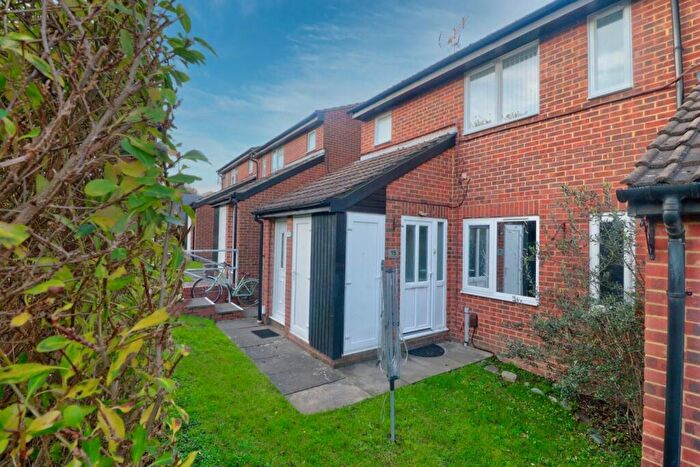 Apartment To Rent In Bevelwood Gardens, High Wycombe, Buckinghamshire, HP12