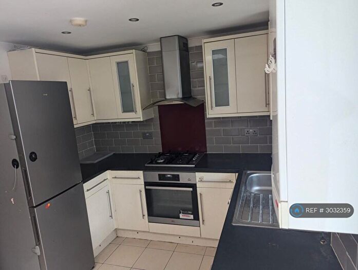 2 Bedroom Flat To Rent In Including Bills, Romford, RM1