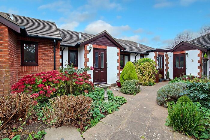 1 Bedroom Property For Sale In Sea Road, East Preston, BN16