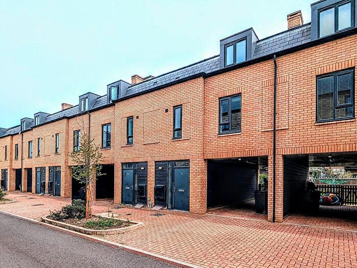 3 Bedroom Terraced House For Sale In Drovers Place, Huntingdon, PE29