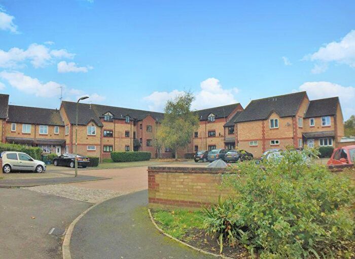 2 Bedroom Flat For Sale In Broome Way, Banbury, OX16