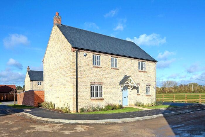 4 Bedroom Detached House For Sale In West Brook Close, Yardley Hastings, Northamptonshire, NN7