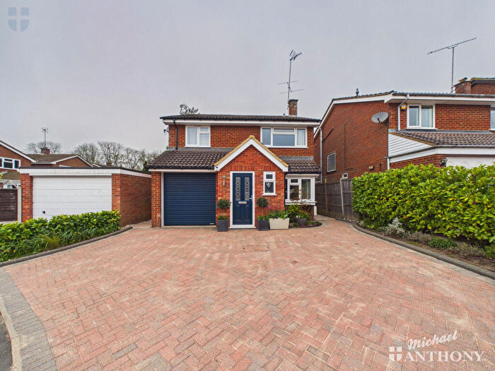 4 Bedroom Detached House For Sale In Chestnut Close, Waddesdon, HP18