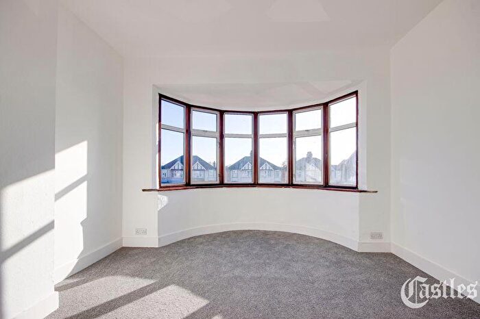 3 Bedroom Terraced House For Sale In North Circular Road, London, N13
