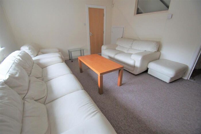 4 Bedroom House To Rent In Redshaw Close, Manchester, M14
