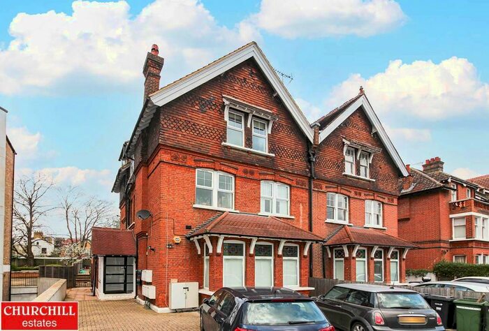 2 Bedroom Flat To Rent In Hermon Hill, Wanstead, E11