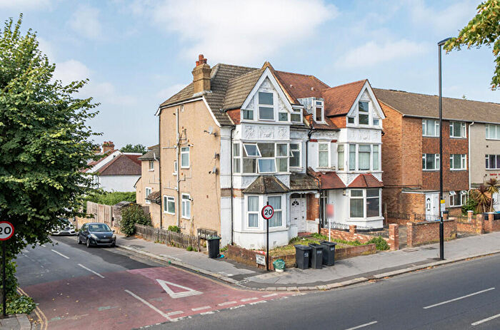 1 Bedroom Apartment For Sale In South Norwood Hill, London, SE25