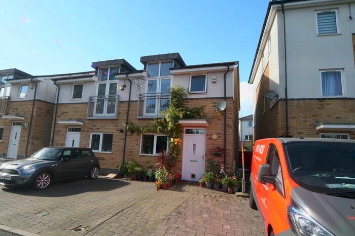 3 Bedroom Semi-Detached House To Rent In Brazier Crescent, Northolt, UB5