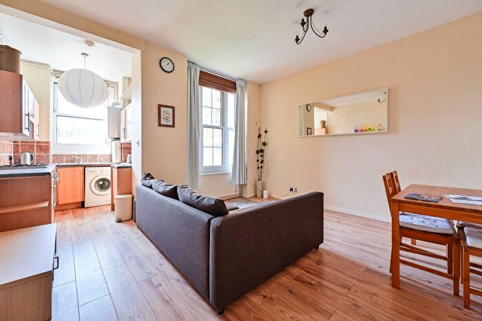 1 Bedroom Flat For Sale In Tooley Street, London Bridge, London, SE1
