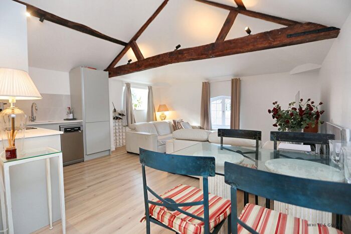 2 Bedroom Flat To Rent In Bishops Waltham, Southampton, SO32