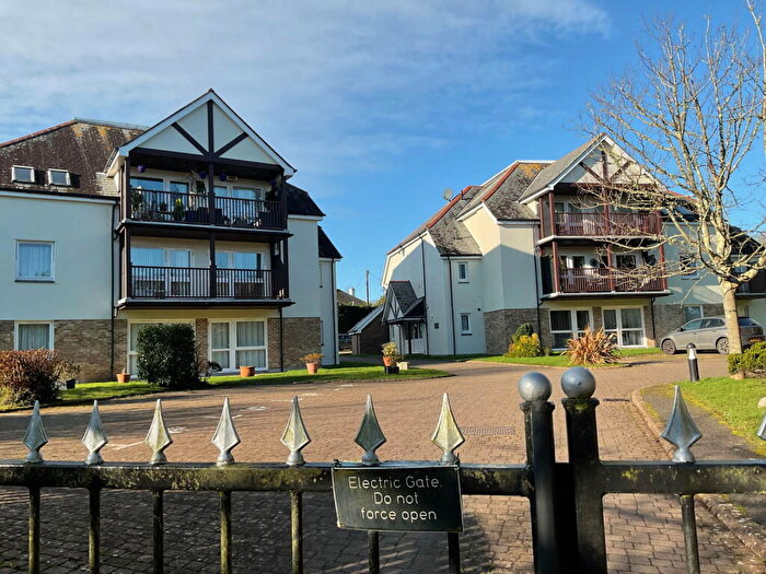 2 Bedroom Flat For Sale In Sea Road, Carlyon Bay, PL25