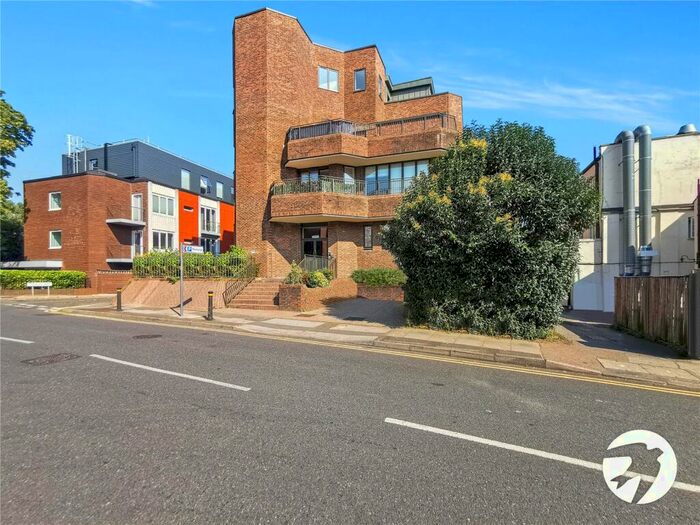 2 Bedroom Flat To Rent In Knoll Rise, Orpington, BR6