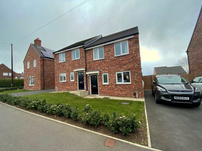 3 Bedroom House To Rent In Brooklands Avenue, Leeds, LS14