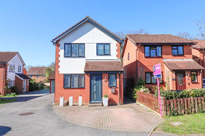 3 Bedroom Detached House For Sale In Hunnels Close, Church Crookham, Fleet, GU52