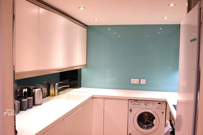 2 Bedroom Apartment To Rent In City Road, London, EC1V