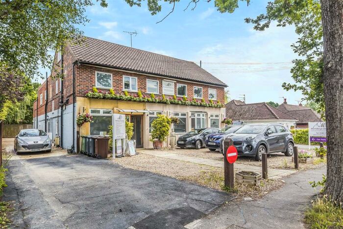 1 Bedroom Flat To Rent In Forest Road, Effingham Junction, KT24