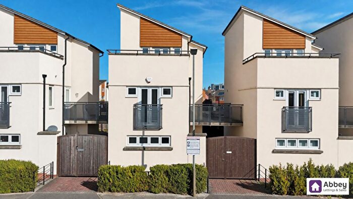 3 Bedroom Detached House For Sale In Darnall Road, Leicester, LE2