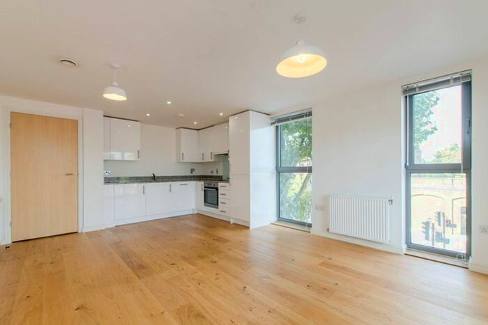 2 Bedroom Flat To Rent In Fulneck Place, Stepney, London, E1