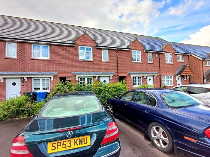 3 Bedroom Terraced House For Sale In North Fold Close, Manchester, M29