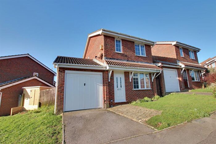 2 Bedroom House To Rent In Bridle Way, Telscombe Cliffs, Peacehaven, East Sussex, BN10
