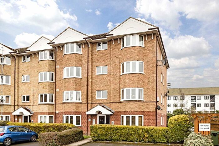 2 Bedroom Flat To Rent In Varsity Drive, Twickenham, TW1