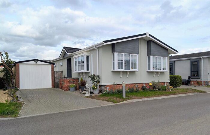 2 Bedroom Park Home For Sale In Orchard Park, Twigworth, Gloucester, GL2