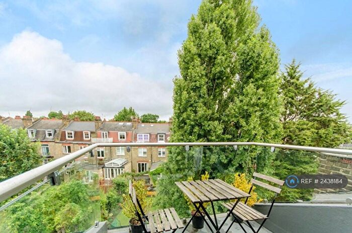 Studio To Rent In Top Floor Studio, London, NW6