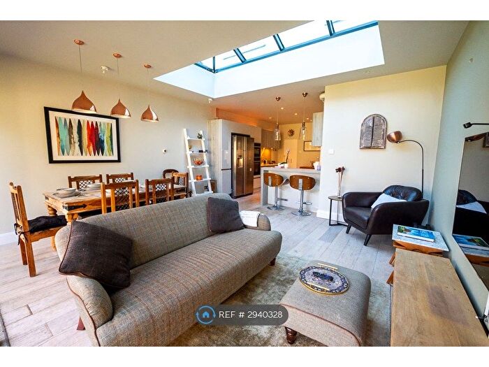 3 Bedroom Semi-Detached House To Rent In Britannia Road, London, N12